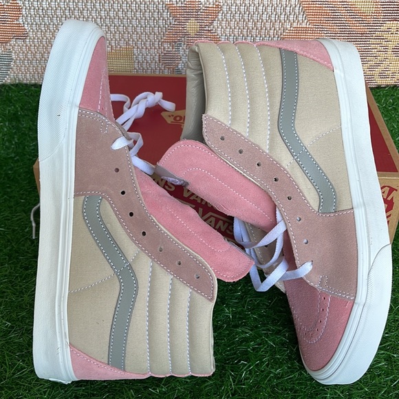 Vans WMNS Sk8-Hi
Color Block Pink/Multi
VN0A7Q5NBIY
Sneakers - Picture 12 of 16